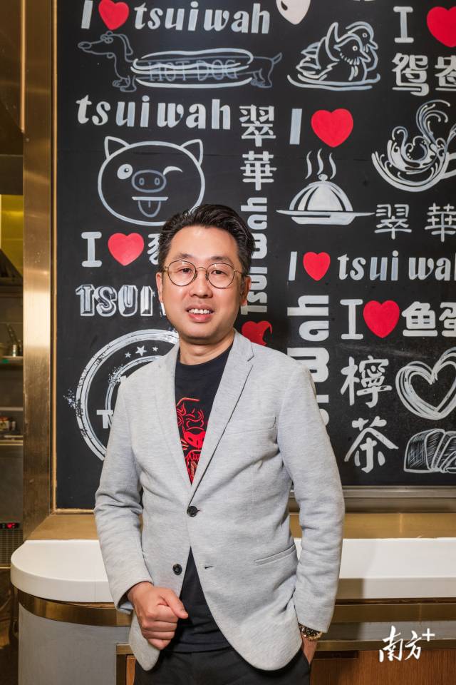 　　30多年前，不到20歲、就職于香港大家樂集團的唐一瀚主動請纓，幫助公司實現(xiàn)了內(nèi)地100多家門店的目標；如今他加入了翠華集團擔任中國區(qū)行政總裁，負責開拓內(nèi)地市場。