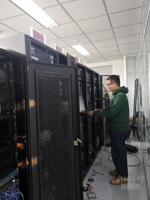 寒冬中的堅守——記電信學(xué)院師生寒假科研與服務(wù)紀(jì)實